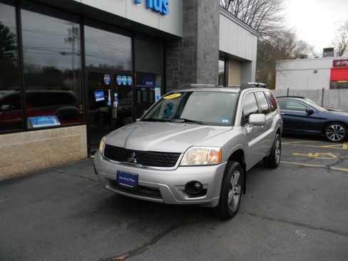 Used 2011 Mitsubishi Endeavor SE image 4