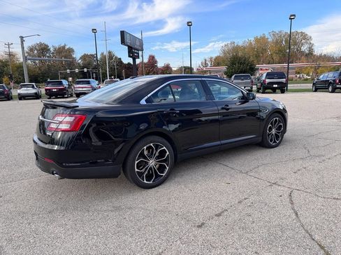 Used 2018 Ford Taurus SHO image 5