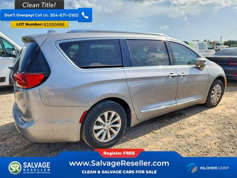 Used 2017 Chrysler Pacifica Touring-L Plus FWD image 4