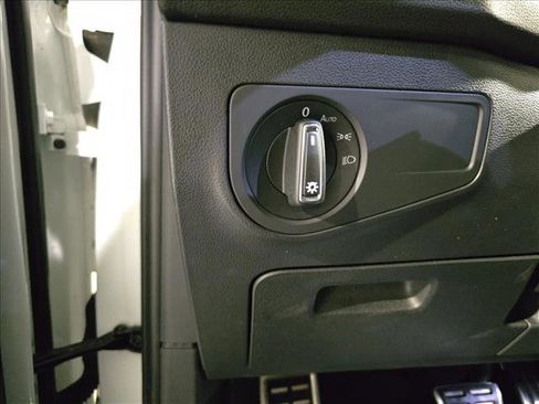 Used 2022 Volkswagen Tiguan SE R-Line image 27