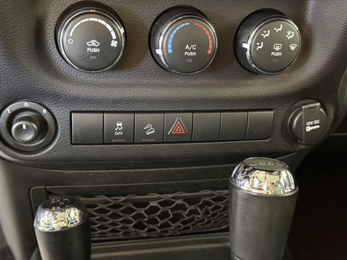 Used 2018 Jeep Wrangler Unlimited Sport S image 22