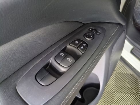 Used 2017 Nissan Pathfinder SL AWD/4WD image 11
