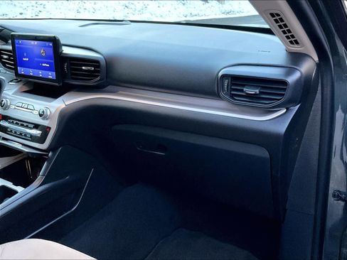 Used 2024 Ford Explorer XLT image 13