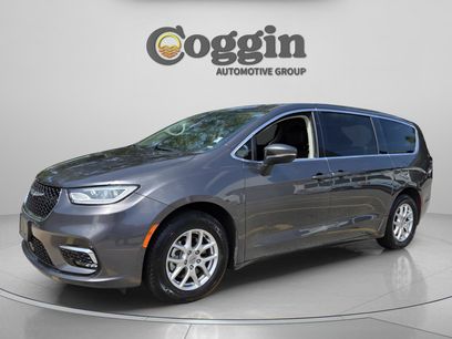 Used 2023 Chrysler Pacifica Touring-L