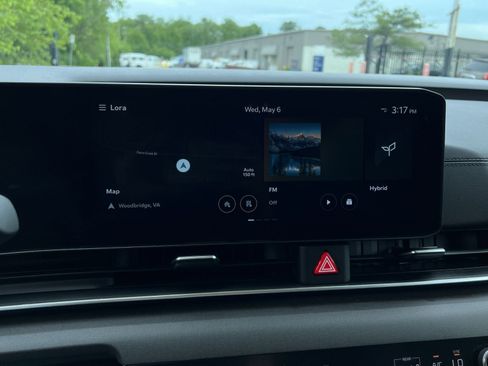 Used 2025 Kia Carnival EX FWD image 31