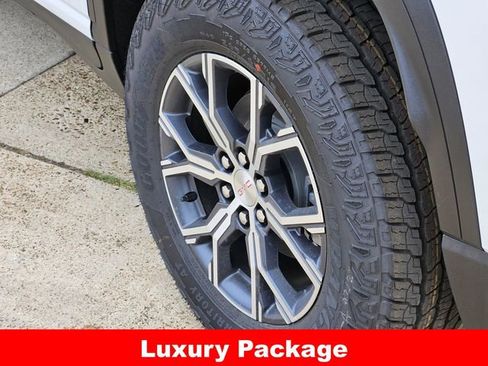 New 2026 GMC Acadia AT4 w/ Luxury Package image 13