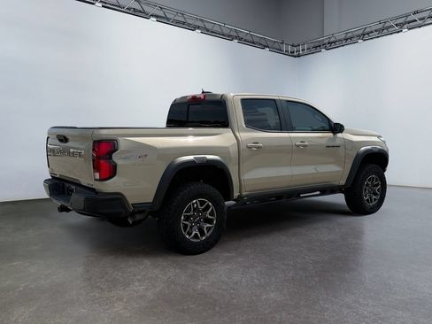 Used 2024 Chevrolet Colorado ZR2 w/ Technology Package AWD/4WD image 3