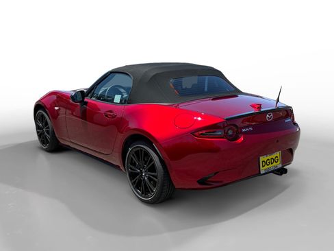New 2026 MAZDA MX-5 Miata Club w/ Interior Package RWD image 3