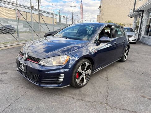 Used 2015 Volkswagen Golf 4-Door image 2