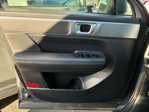 Used 2025 Hyundai Santa Fe SEL FWD image 18