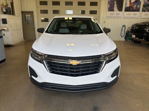 Used 2024 Chevrolet Equinox LS w/ LS Convenience Package AWD/4WD image 3
