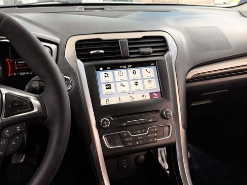 Used 2018 Ford Fusion SE w/ Equipment Group 602A FWD image 33