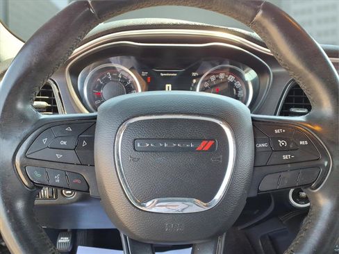 Used 2016 Dodge Challenger SXT RWD image 19