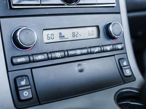 Used 2006 Chevrolet Corvette Convertible w/ Preferred Equipment Group image 18