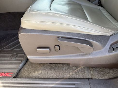 Used 2016 GMC Canyon SLT image 14