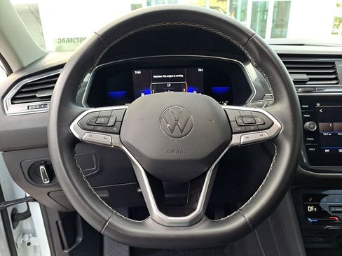 Used 2022 Volkswagen Tiguan SE image 15