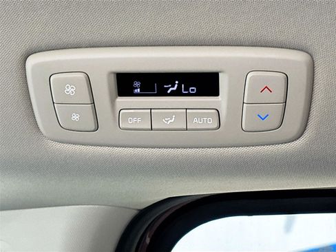 Used 2025 Kia Carnival FWD image 26