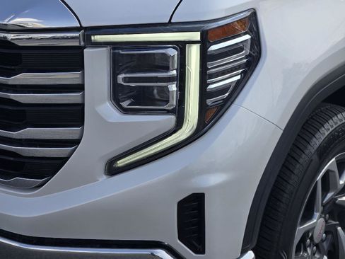 Used 2024 GMC Sierra 1500 SLT RWD image 10