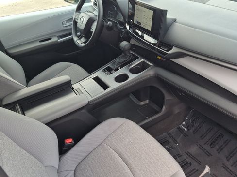 Certified 2026 Toyota Sienna LE FWD image 16