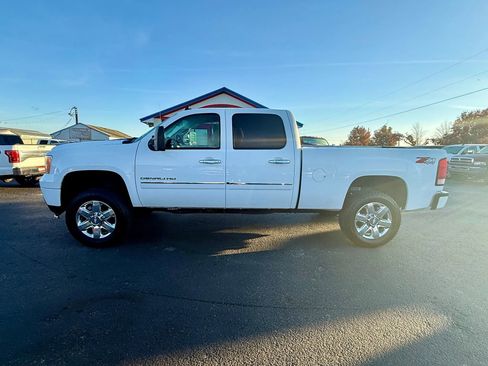 Used 2014 GMC Sierra 2500 Denali w/ Suspension Package, Off-Road image 2
