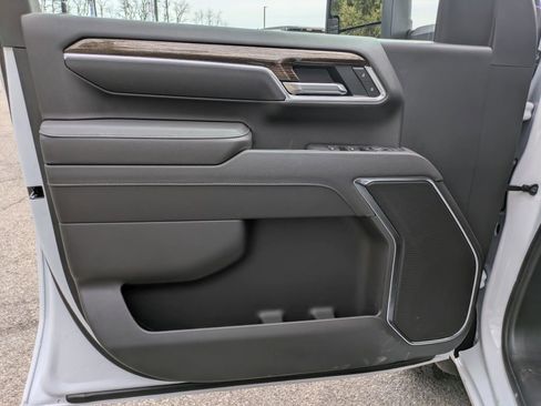 New 2026 GMC Sierra 2500 SLE w/ SLE Value Package; AWD/4WD image 9