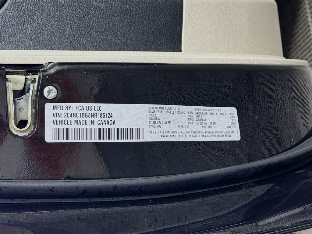 Used 2022 Chrysler Pacifica Touring-L FWD image 35