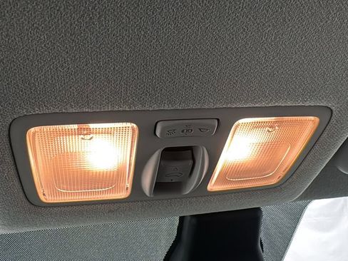 Used 2025 Hyundai Venue SEL image 29