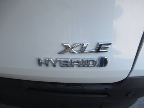 Used 2021 Toyota Sienna XLE AWD/4WD image 12