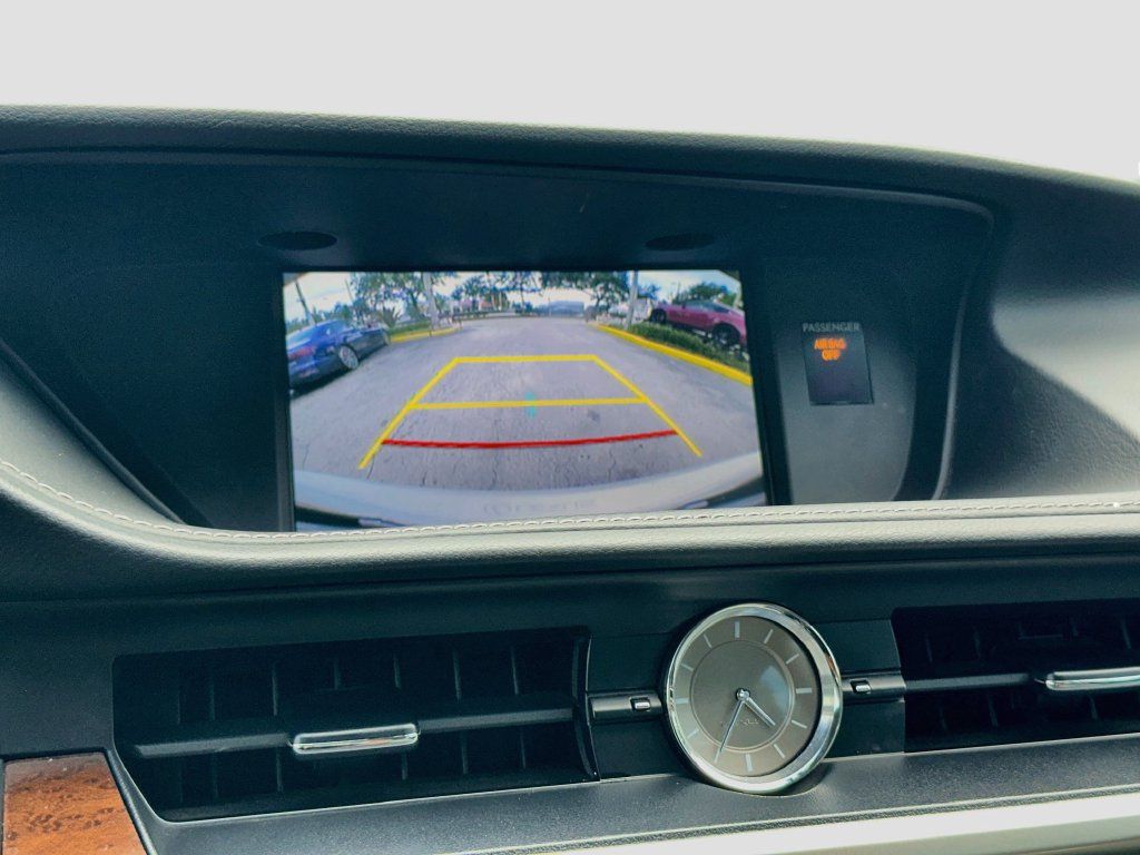 Used 2016 Lexus ES 350 w/ Premium Package w/Wood Trim FWD image 13