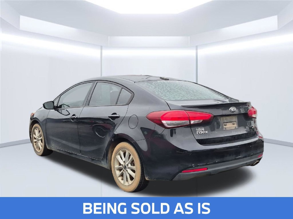 Used 2017 Kia Forte S FWD image 2
