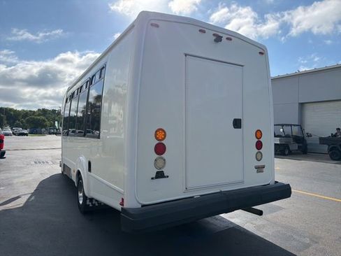 Used 2014 Ford E-450 and Econoline 450 Super Duty w/ Shuttle Bus Prep Package RWD image 6
