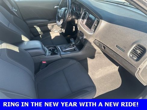 Used 2022 Dodge Charger SXT w/ Blacktop Package image 15