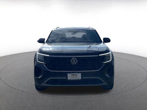 Used 2025 Volkswagen Atlas Cross Sport SE image 4