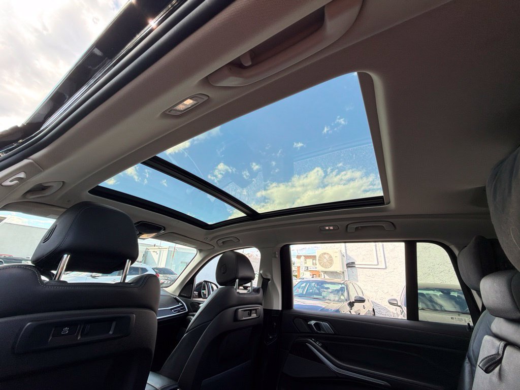Used 2022 BMW X7 xDrive40i w/ Premium Package AWD/4WD image 29