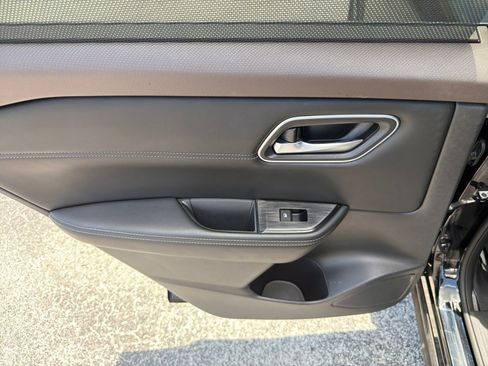 Used 2021 Nissan Rogue SV w/ Premium Package FWD image 39