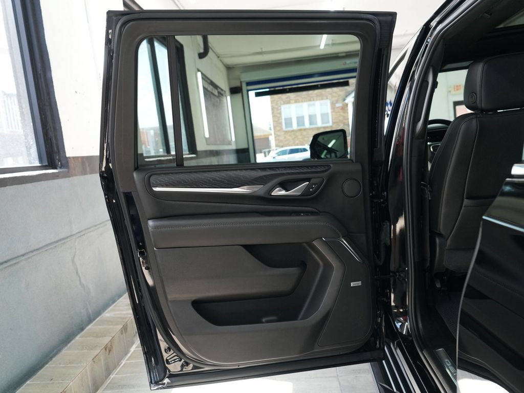 Used 2022 GMC Yukon XL Denali AWD/4WD image 13