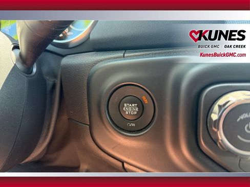 Used 2019 Jeep Wrangler Unlimited Sahara w/ Dual Top Group AWD/4WD image 33