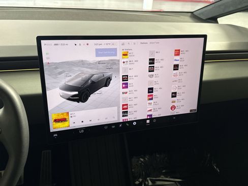 Used 2025 Tesla Cybertruck AWD Crew Cab image 18