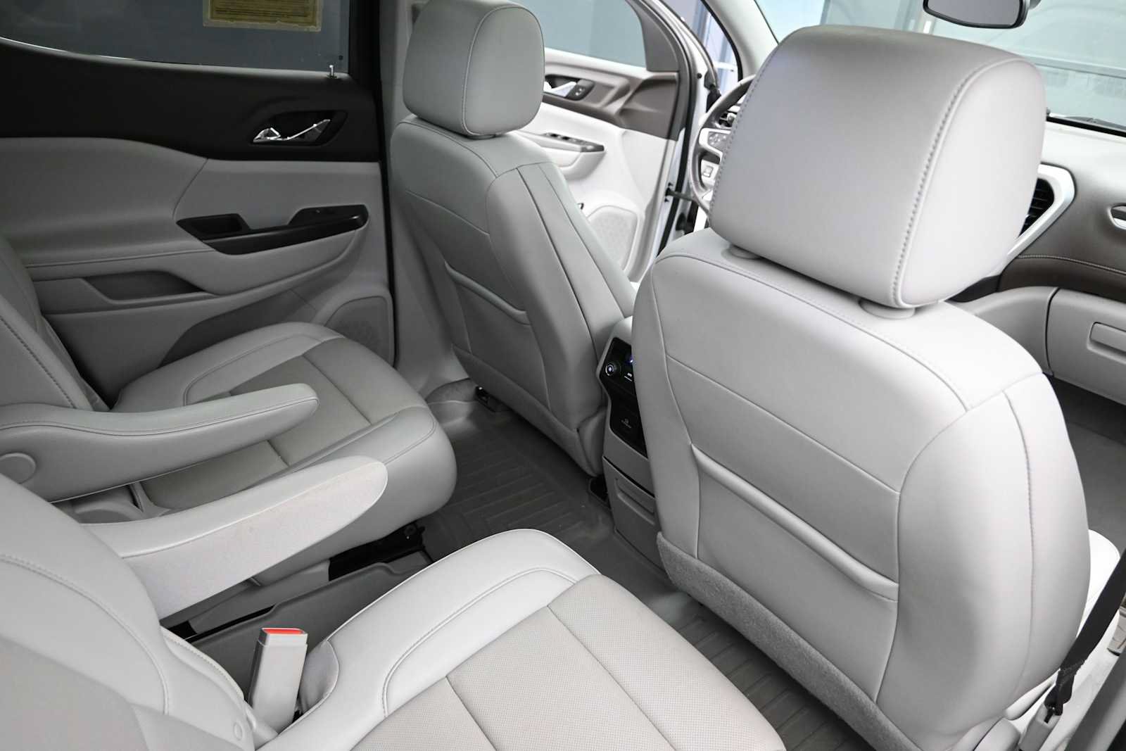 Used 2021 GMC Acadia SLT w/ LPO, Floor Liner Package AWD/4WD image 29