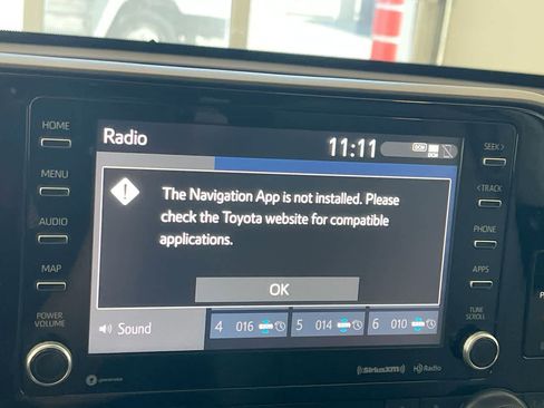 Used 2020 Toyota Highlander XLE image 18