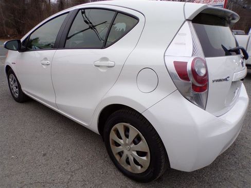 Used 2014 Toyota Prius C Four image 9
