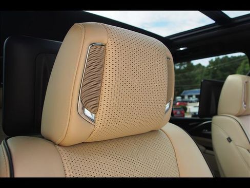 Used 2021 Cadillac Escalade ESV Premium Luxury w/ LPO, Illumination Package image 13