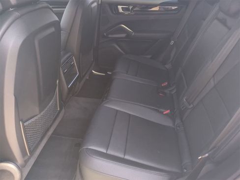 Used 2020 Porsche Cayenne S image 20