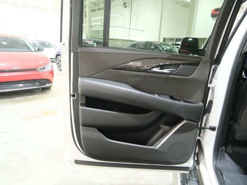 Used 2020 Cadillac Escalade ESV Platinum image 23