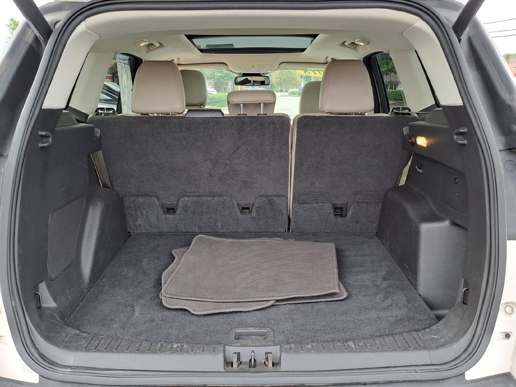 Used 2018 Ford Escape Titanium w/ Ford Safe & Smart Package FWD image 15