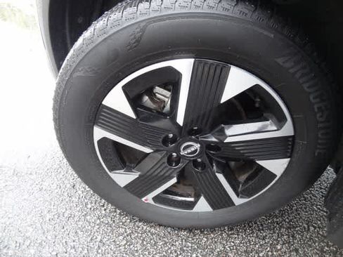 Used 2025 Nissan Kicks SV AWD/4WD image 32