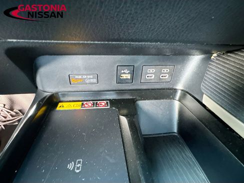 Used 2025 Toyota Camry SE w/ Convenience Package AWD/4WD image 29