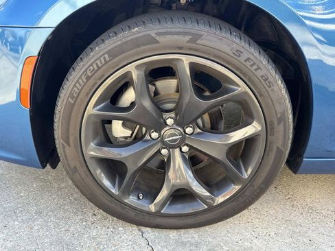 Certified 2023 Chrysler 300 Touring L w/ Popular Equipment Group image 4