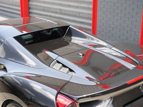 Used 2016 Ferrari 488 Spider RWD image 20