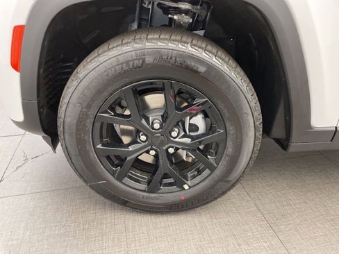 New 2026 Jeep Grand Cherokee Altitude RWD image 8